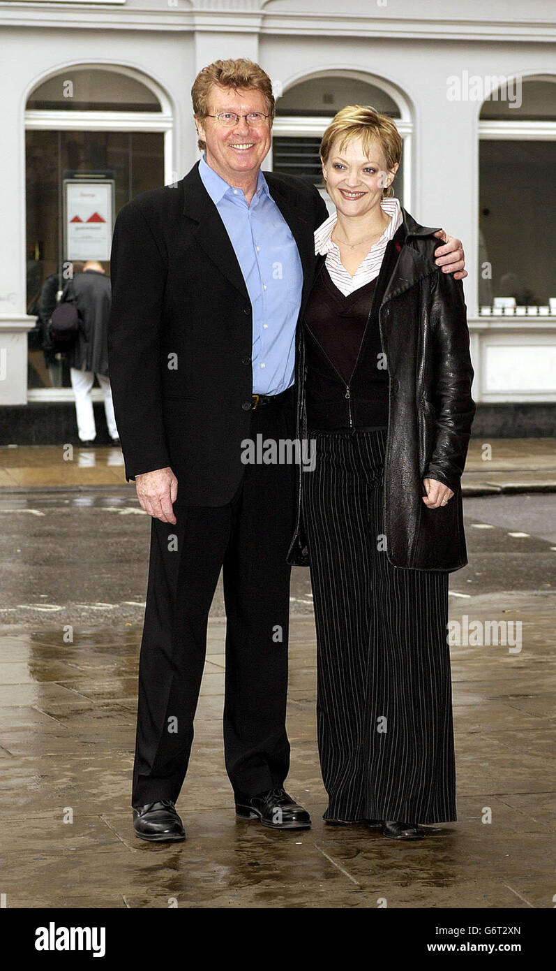 Die Schauspieler Maria Friedman und Michael Crawford während einer Fotozelle im Palace Theatre in der Shaftsbury Avenue im Zentrum von London, um ihr neues Andrew Lloyd Webber-Musical „The Woman in White“ zu promoten. Stockfoto