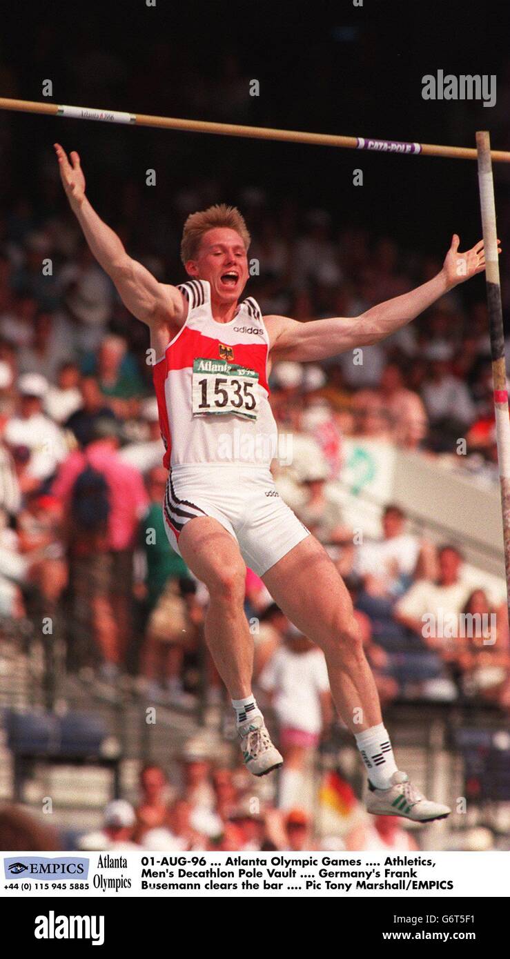 01-AUG-96, Atlanta Olympic Games, Leichtathletik, Männer-Zehnkampf Pole Vault, Deutschlands Frank Busemann setzt die Messlatte frei Stockfoto