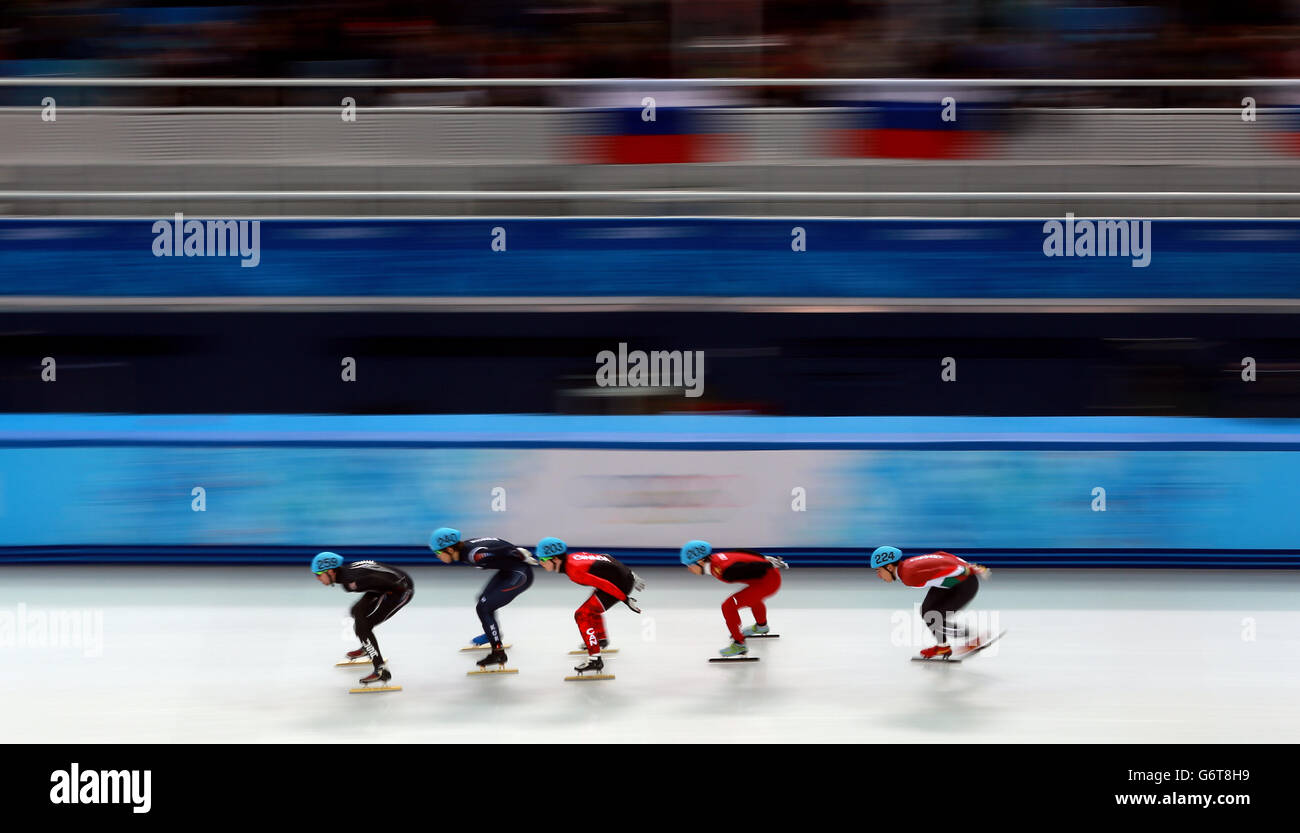 Skater im zweiten Viertelfinale der Herren über 1000 m bei den Olympischen Spielen in Sotschi 2014 in Sotschi, Russland. Stockfoto