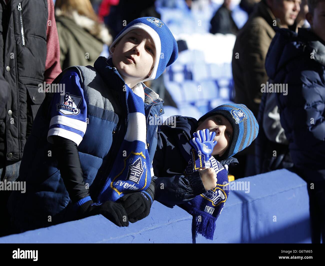 Fußball - FA Cup - Fünfte Runde - Everton gegen Swansea - Goodison Park. Junge Everton-Fans auf den Tribünen Stockfoto