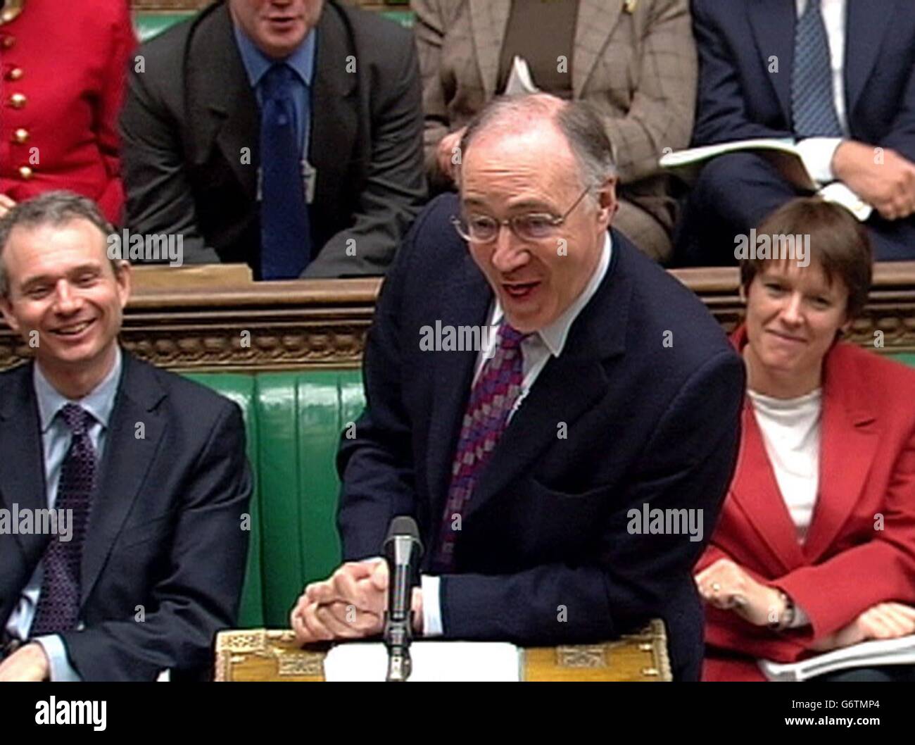 Der Oppositionsführer Michael Howard spricht im Londoner Unterhaus während der Fragestunde des Premierministers. Stockfoto