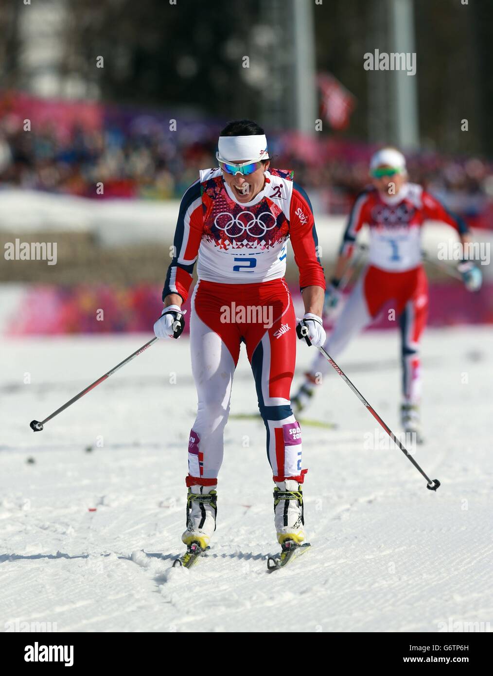Olympische Winterspiele In Sotschi - Tag 15. Die norwegische Marit Bjoergen feiert den 30-km-Sieg der Damen bei den Olympischen Spielen in Sotschi 2014 in Sotschi, Russland. Stockfoto