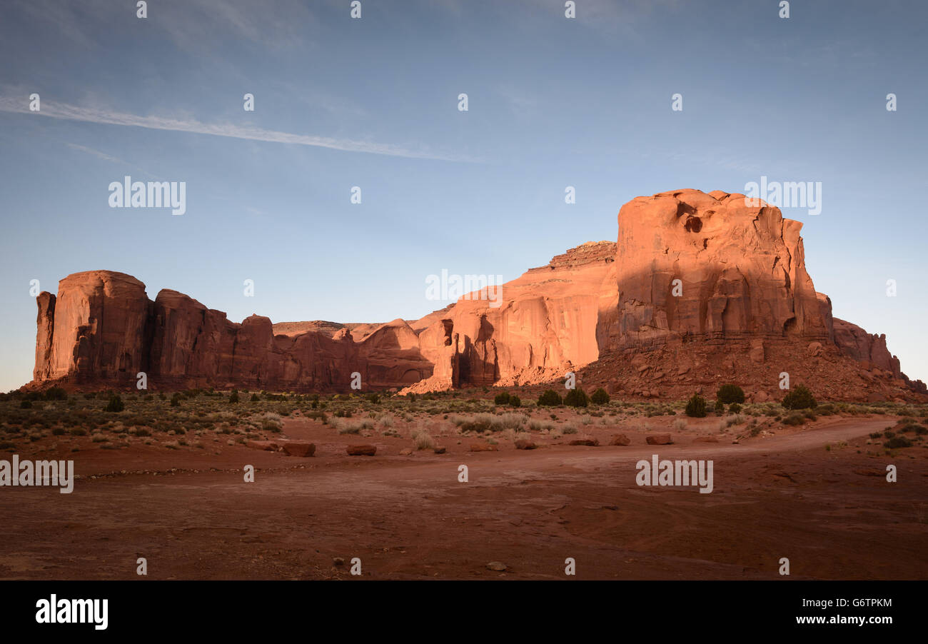 Die Fäustlinge, Mesa, roten Felsen im Monument Valley Navajo Tribal Park, Arizona, USA Stockfoto