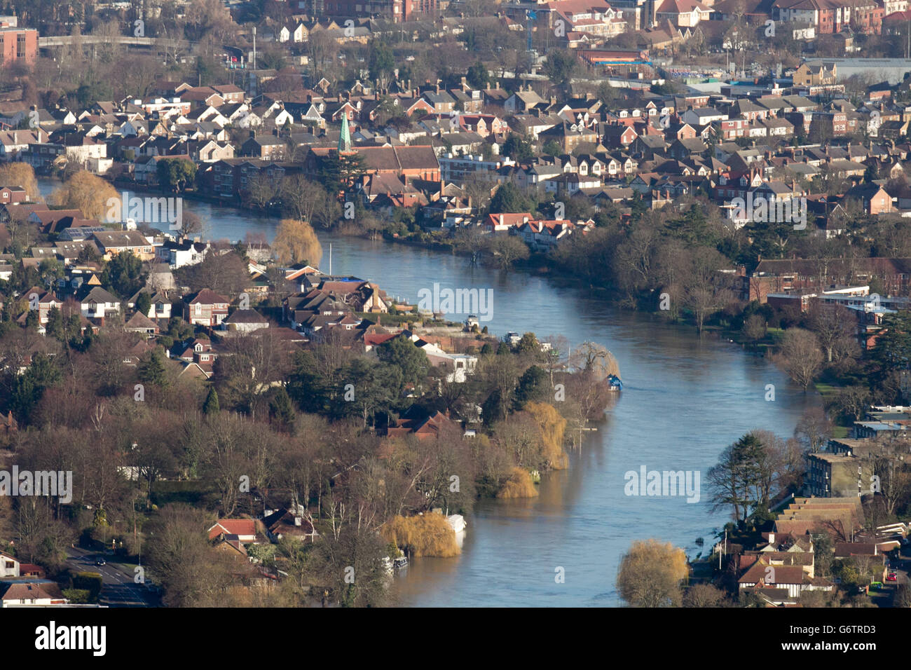 Winterwetter 16. Februar. Eine Luftaufnahme von Staines-upon-Thames, Surrey Stockfoto