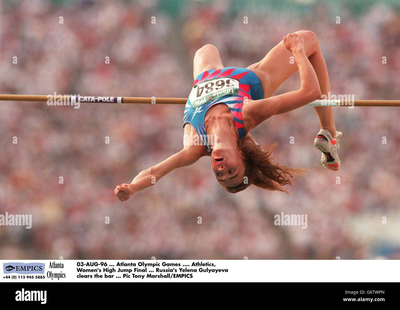 03-AUG-96 ... Atlanta Olympische Spiele .... Leichtathletik, Frauen Hochsprung Finale ... Die Russin Jelena Guljajewa räumt die Latte Stockfoto