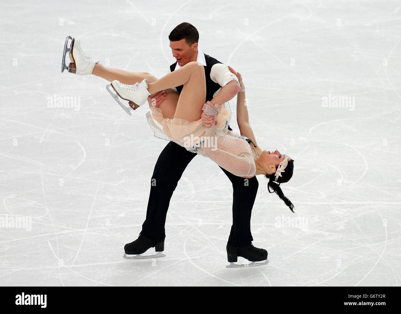 Olympische Winterspiele In Sotschi - Tag 9. Die Italiener Charlene Guignard und Marco Fabbri im Ice Dance Kurzprogramm Stockfoto