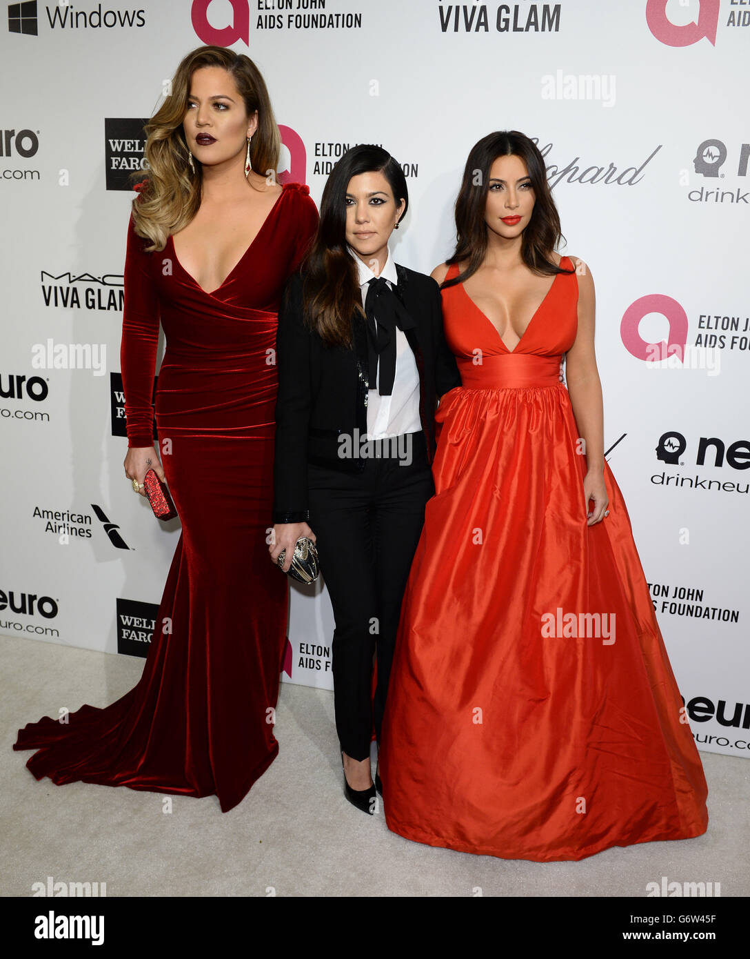 Khloe Kardashian, Kourtney Kardashian und Kim Kardashian kommen zur 22. Jährlichen Academy Awards Viewing Party der Elton John AIDS Foundation im West Hollywood Park in Los Angeles. Stockfoto