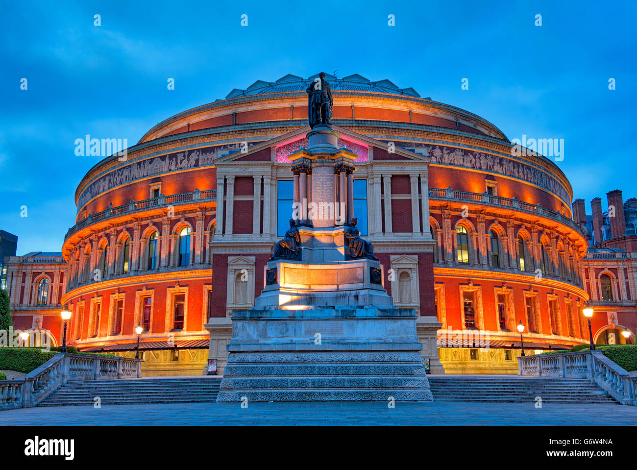 Royal Albert Hall, Kensington, London in der Nacht Stockfoto