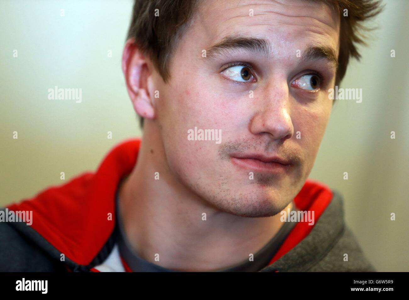 Wales' Jonathan Davies auf der Pressekonferenz im Vale Resort, Hensol. Stockfoto