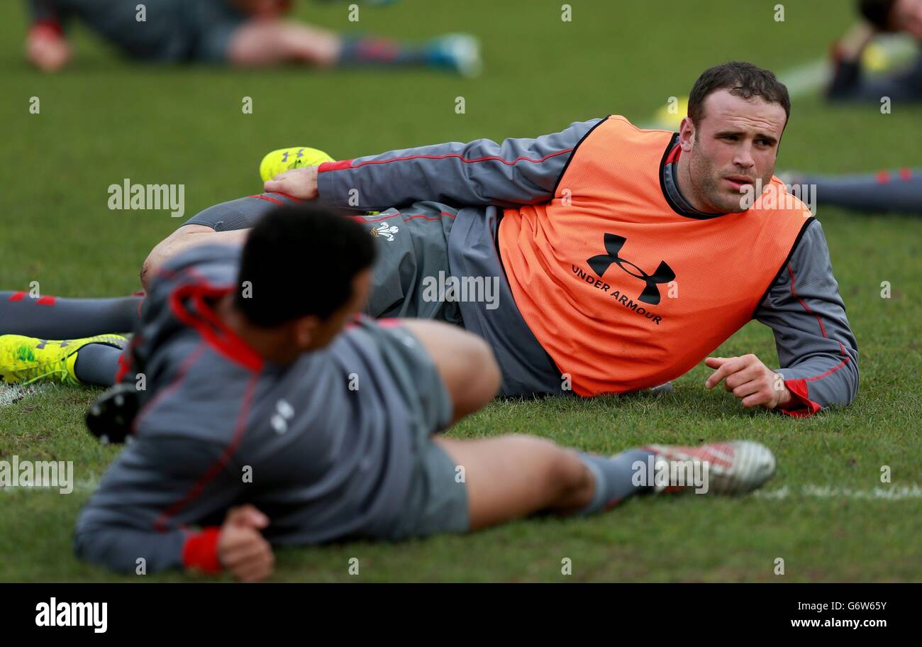 Jamie Roberts von Wales während der Trainingseinheit im Vale Resort, Hensol. Stockfoto