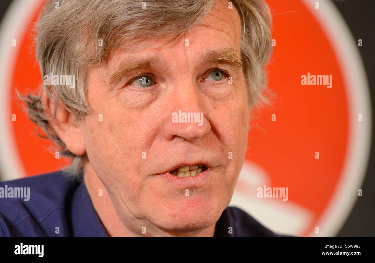 Roland Duchatelet, Inhaber von Charlton Athletic, spricht während einer Pressekonferenz im Valley. Stockfoto