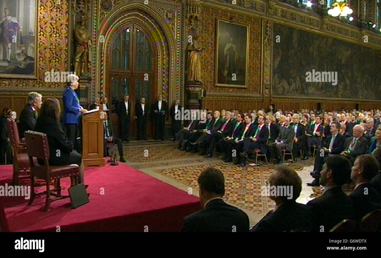 Videoaufnahme der deutschen Bundeskanzlerin Angela Merkel bei einer Rede in der Royal Gallery of the House of Lords in London. Stockfoto