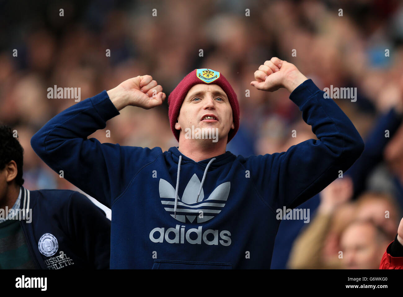 Fußball - Sky Bet Championship - Blackburn Rovers gegen Burnley - Ewood Park. Burnley-Fans an den Ständen im Ewood Park feiern beim Schlusspfiff Stockfoto