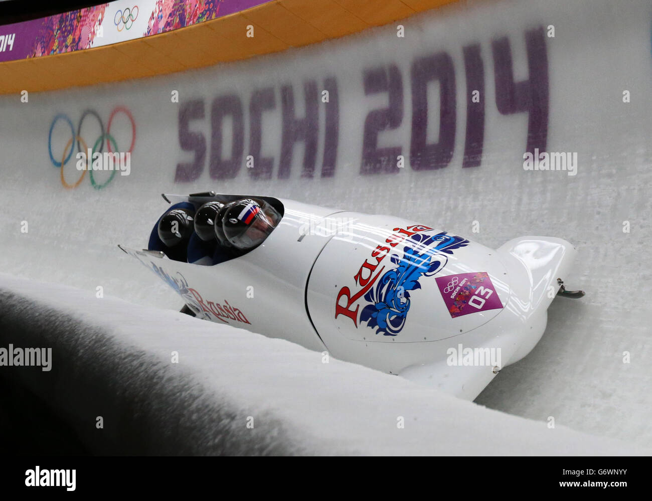 Russland-1 in Lauf 4 der Männer 4-Mann-Bobbahn im Sanki Sliding Center während der Olympischen Spiele 2014 in Sotschi in Krasnaja Poljana, Russland Stockfoto