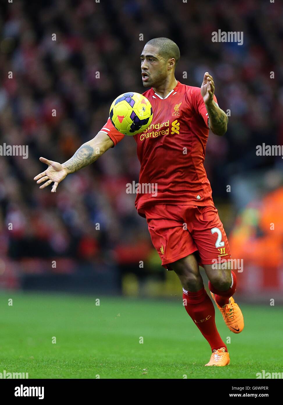 Fußball - Barclays Premier League - Liverpool / Swansea City - Anfield. Liverpools Glen Johnson steuert den Ball Stockfoto