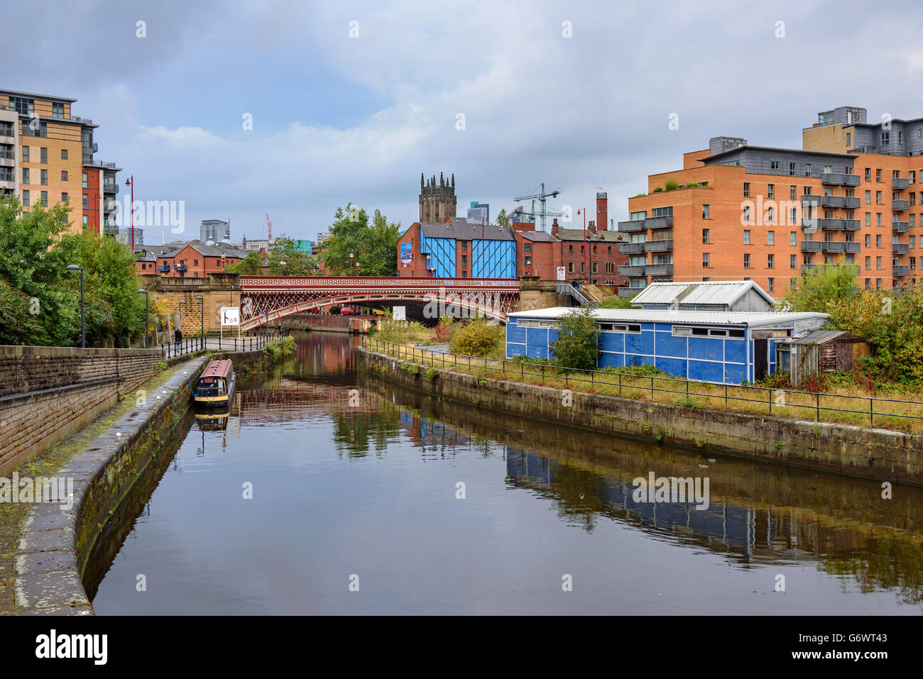 Leeds Dock ist eine gemischte Entwicklung mit Einzelhandel, Büro und Freizeit Präsenz durch den Fluss Aire in Leeds, West Yorkshire, England Stockfoto
