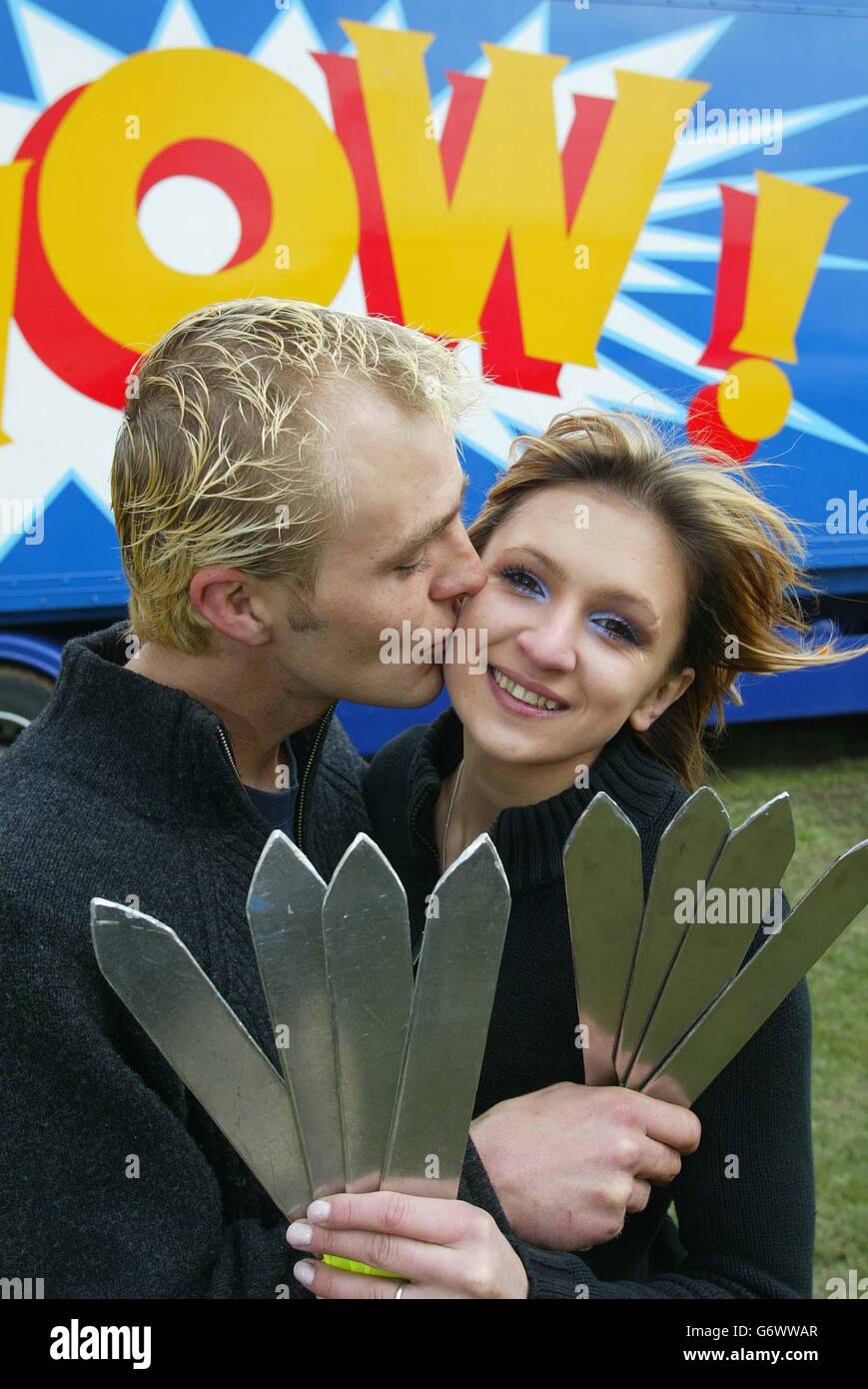 Zirkus Messer Werfer Jayde Hanson, Mi Stockfotografie Alamy