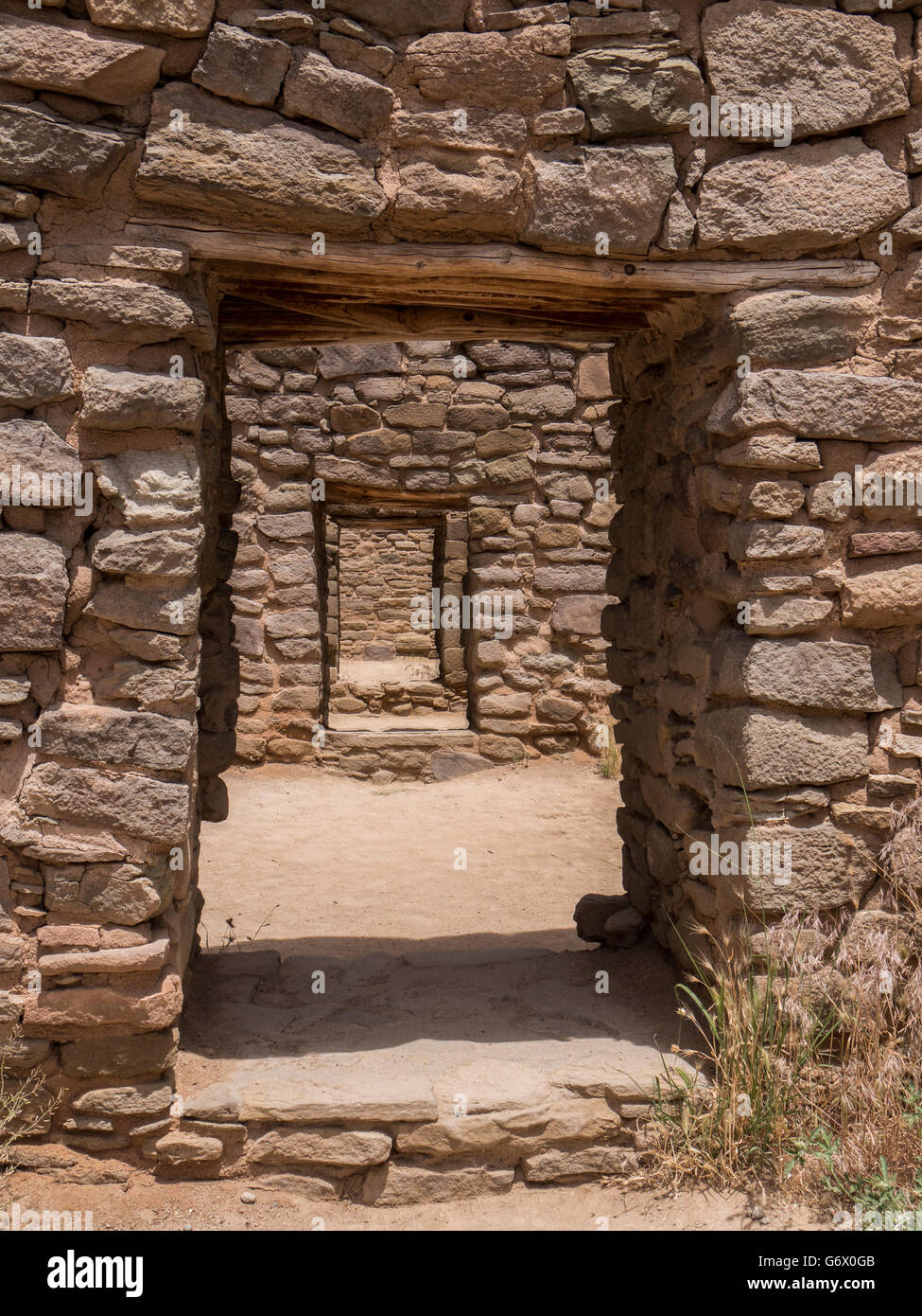 Türen, aztekische Ruinen Nationaldenkmal, Aztec, New Mexico. Stockfoto