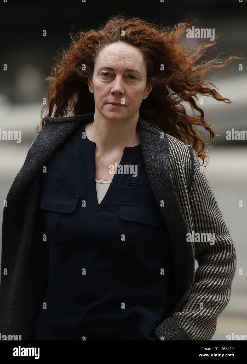 Die ehemalige Chefin von News International, Rebekah Brooks, kommt im Old Bailey in London an, während der Telefonhacking-Prozess weitergeht. Stockfoto