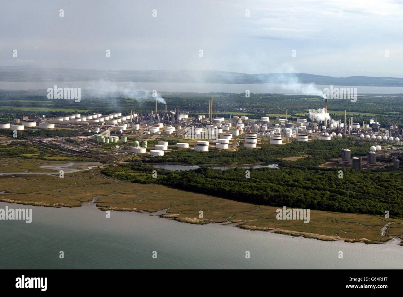 Luftaufnahme der Ölraffinerie in Fawley bei Southampton. Stockfoto