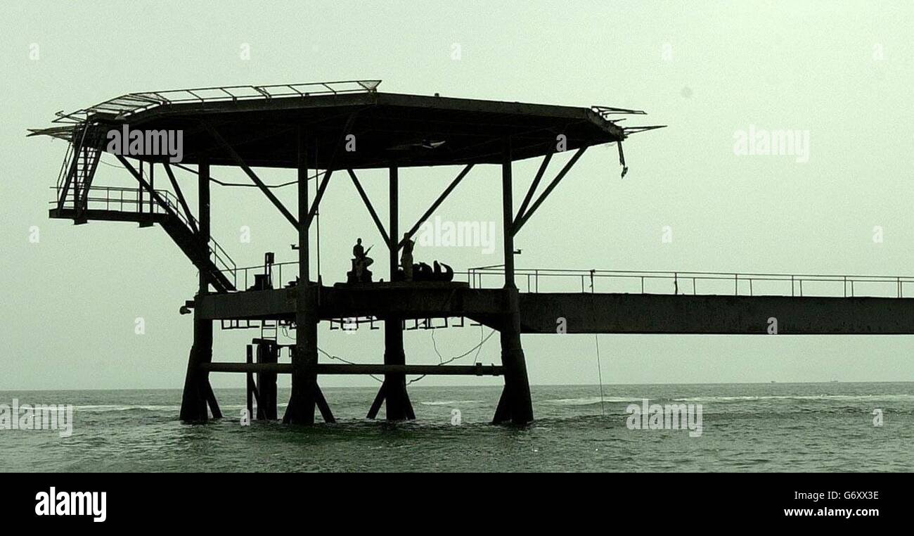 Amerikanische Marines bewachen Khawr al Amaya Oil Terminal Stockfoto