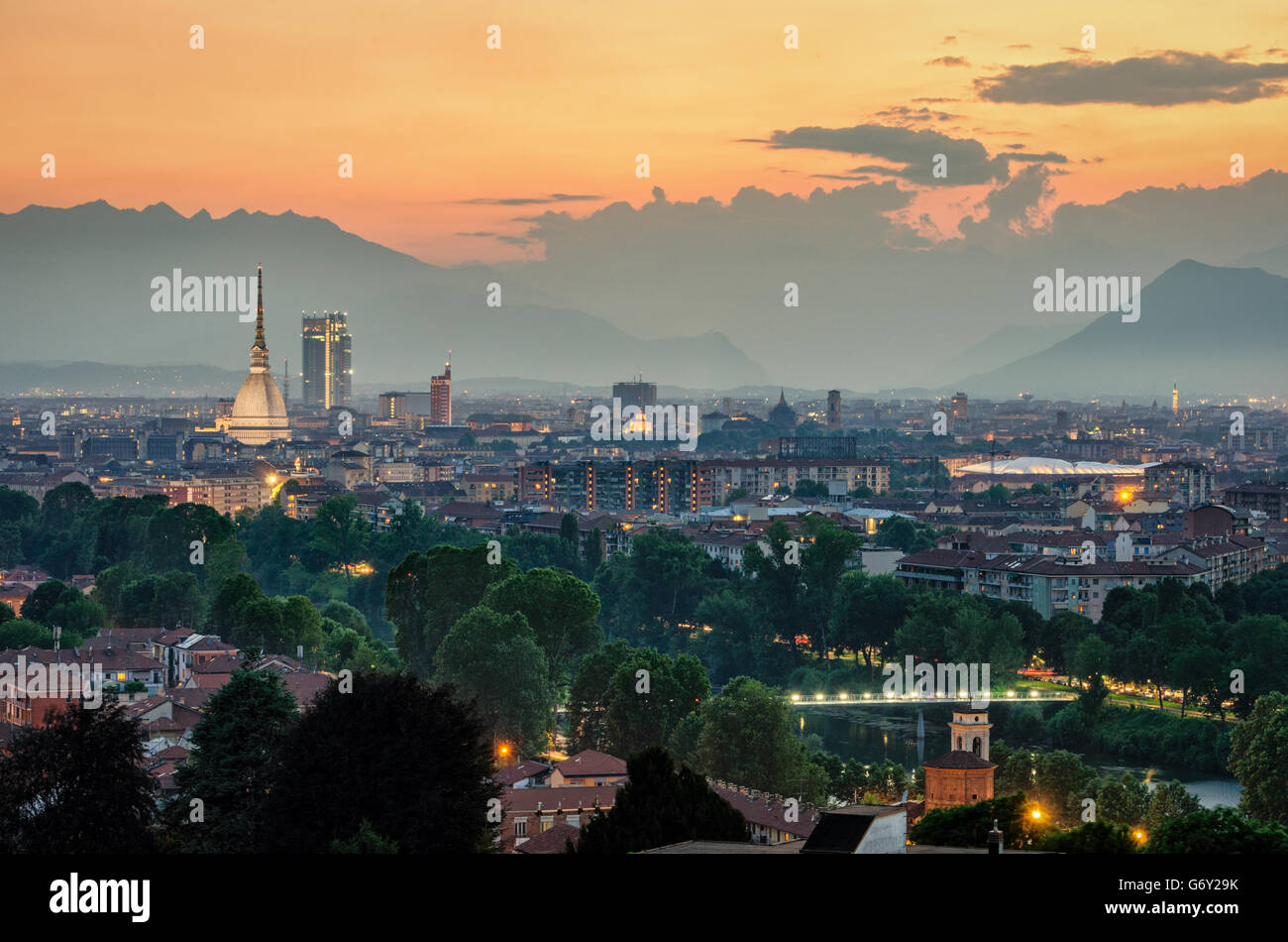 Turin (Torino) high-Definition-Panorama mit die komplette Stadt Skyline die Mole Antonelliana Stockfoto