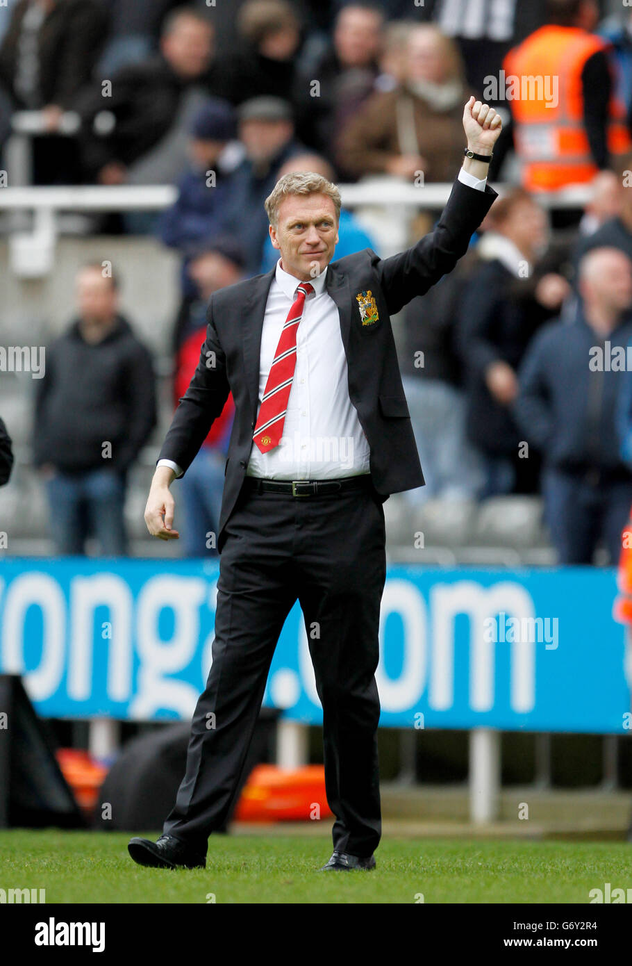 Fußball - Barclays Premier League - Newcastle United / Manchester United - St. James Park. David Moyes, Manager von Manchester United, feiert den Sieg seiner beiden über 4-0. Stockfoto