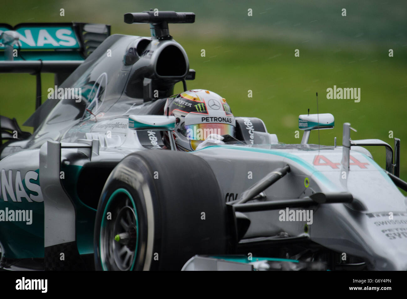 Großbritannien Lewis Hamilton in seinem Mercedes während der Qualifikation für den Grand Prix von Australien 2014 im Albert Park, Melbourne, Australien. Stockfoto