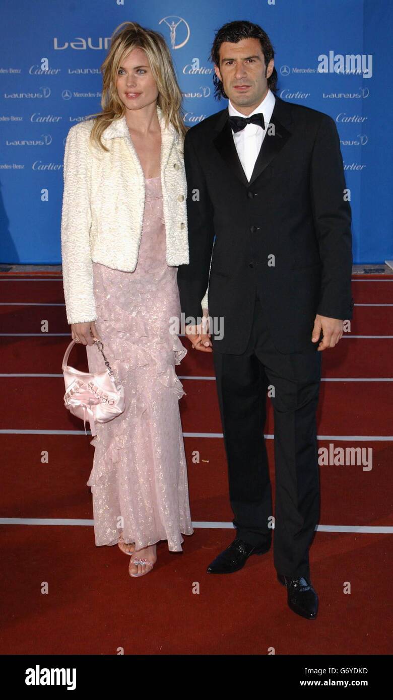 Der portugiesische Fußballer Luis Figo und Gast kommen zum fünften Mal im Jahr zum Laureus World Sports Award, bei dem Spitzensportler ausgezeichnet werden, im Centro Cultural De Belem in Lissabon, Portugal. Stockfoto