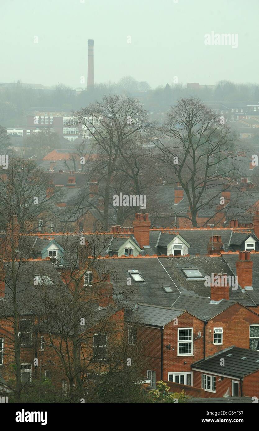 Staubpartikel und Umweltverschmutzung durch Autos hängen über Birmingham, da Menschen, die unter den Auswirkungen hoher Umweltbelastungen leiden - einschließlich Wunde Augen, Husten und Halsschmerzen - sollten die Menge der Aktivitäten, die sie außerhalb nehmen, reduzieren, haben Experten gewarnt. Stockfoto