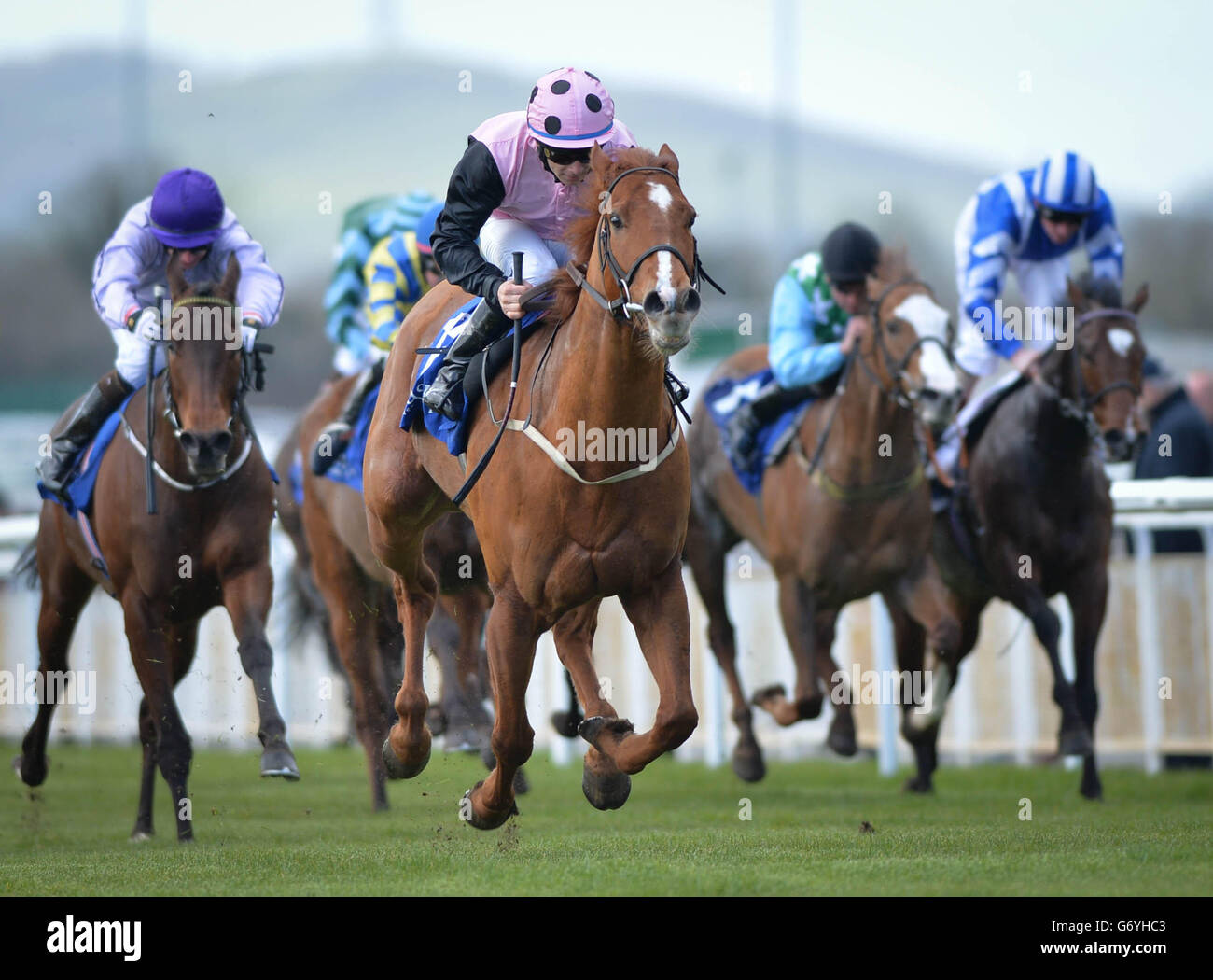 Great Minds von Wayne Lordan geritten gewinnt das Trinity Racing Society Handicap während des Irish Lincolnshire/Lodge Park Stud Park Express Stakes Day auf der Curragh Racecourse, County Kildare. Stockfoto