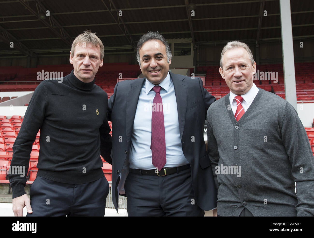 Stuart Pearce (links) Fawaz Al-Hasawi und John McGovern nach einem Pressekonferenz, bei der Stuart Pearce als Nottingham Forest bestätigt wurde manager ab 1. Juli Stockfoto