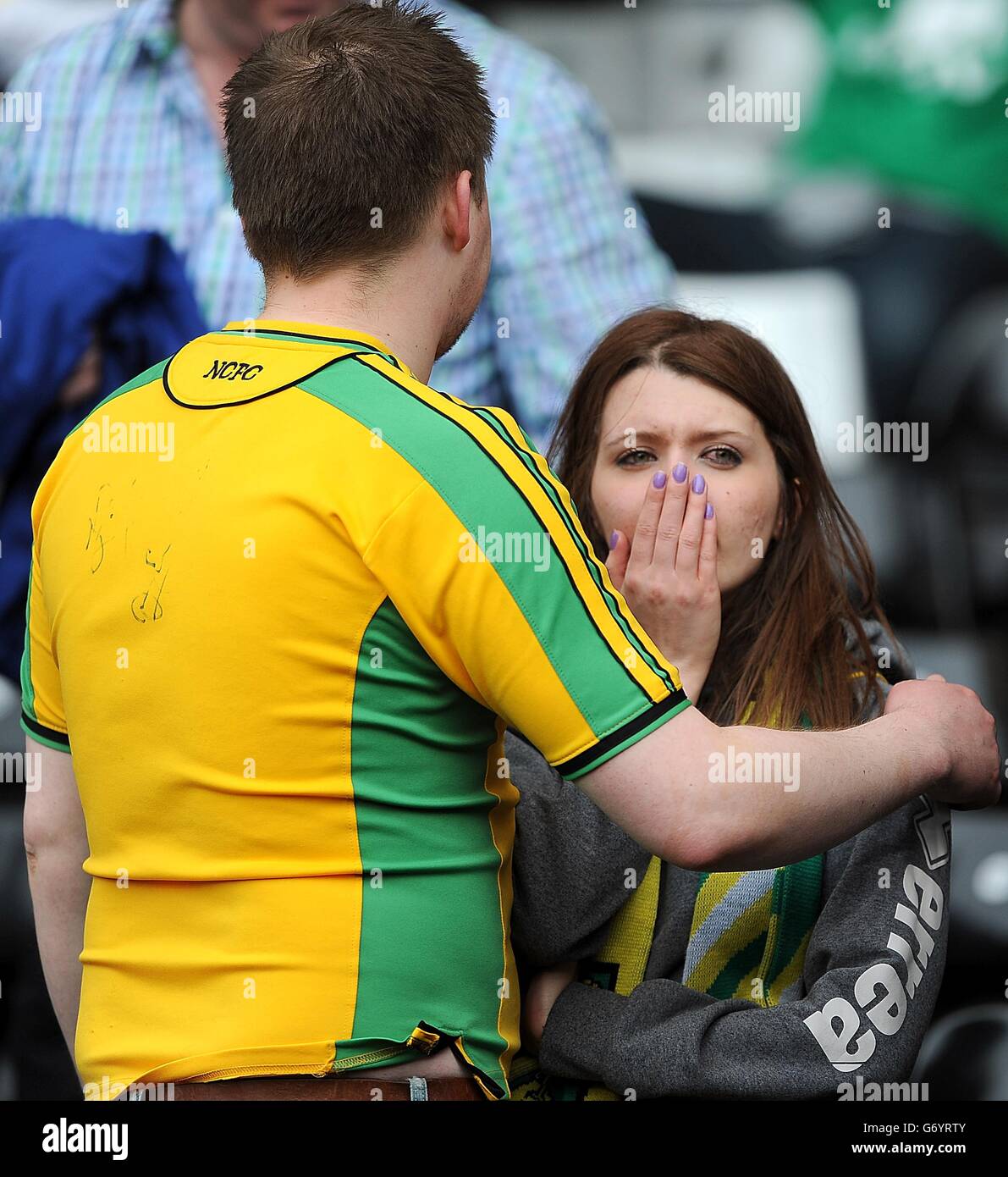 Ein emotionaler Fan von Norwich City nach dem Schlusspfiff Stockfoto