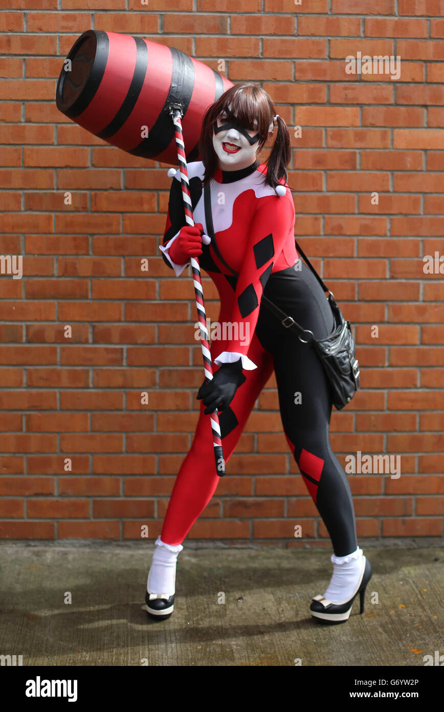 Foto. Megan O'Brien gekleidet als Harley Quinn von Batman auf der MCM Ireland Comic Con auf der RDS in Dublin. Stockfoto