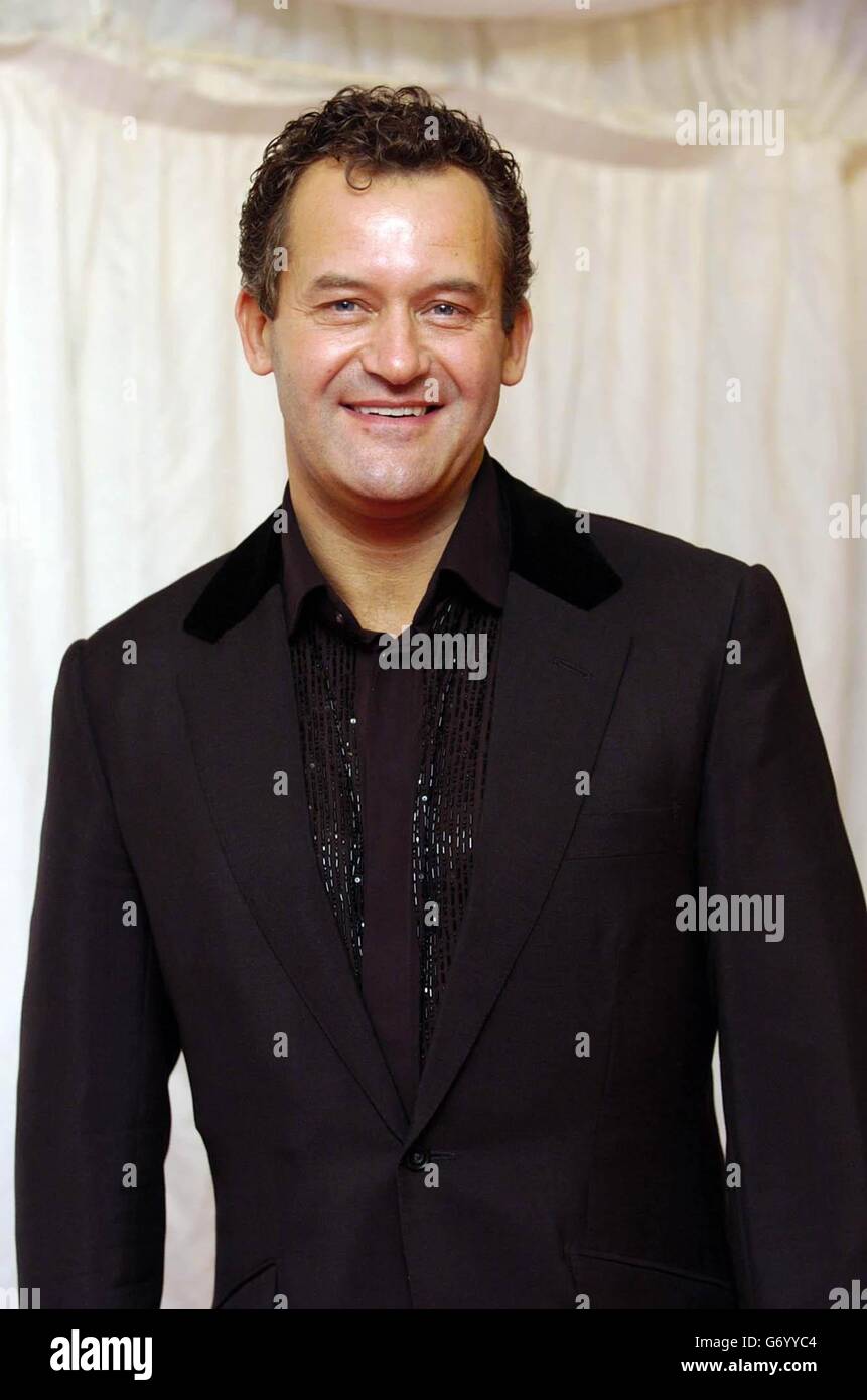 Der ehemalige Royal Butler Paul Burrell kommt in Gordon Ramsays temporärem Restaurant in der Brick Lane, Ost-London, zu 'Hell's Kitchen', der ITV Reality-Kochshow mit Prominenten an der Küche. Die Show wird von Angus Deaton moderiert und wird von den schlimmsten Köchen in der Öffentlichkeit abgewählt. Stockfoto