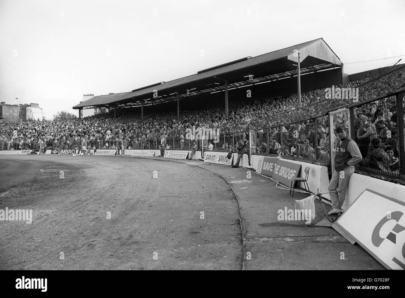 Die Terrassen am Shed enden an der Chelsea Stamford Bridge, die in der letzten Saison geschlossen wurde, aber jetzt wieder geöffnet ist. Stockfoto