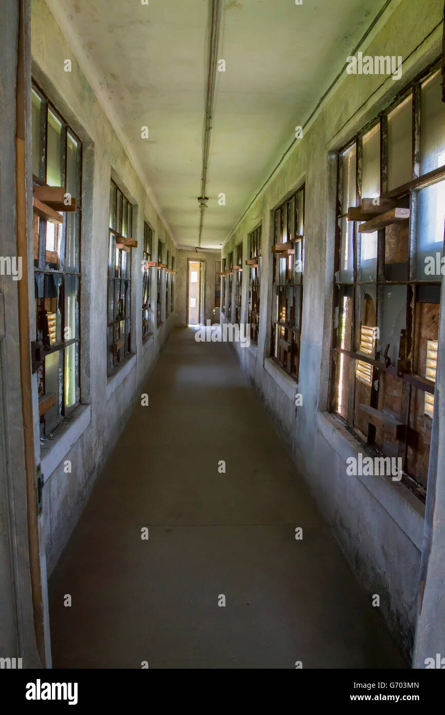 Korridor in verlassenen Klinikgebäude auf Ellis Island. Stockfoto