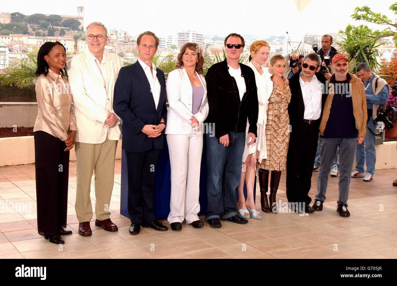 US-Regisseur und Jurypräsident Quentin Tarantino (Mitte) und Jurymitglieder posieren für Fotografen bei einer Fotoschau auf der Riviera Terrace beim 57. Cannes Film Festival in Cannes, Frankreich. Stockfoto