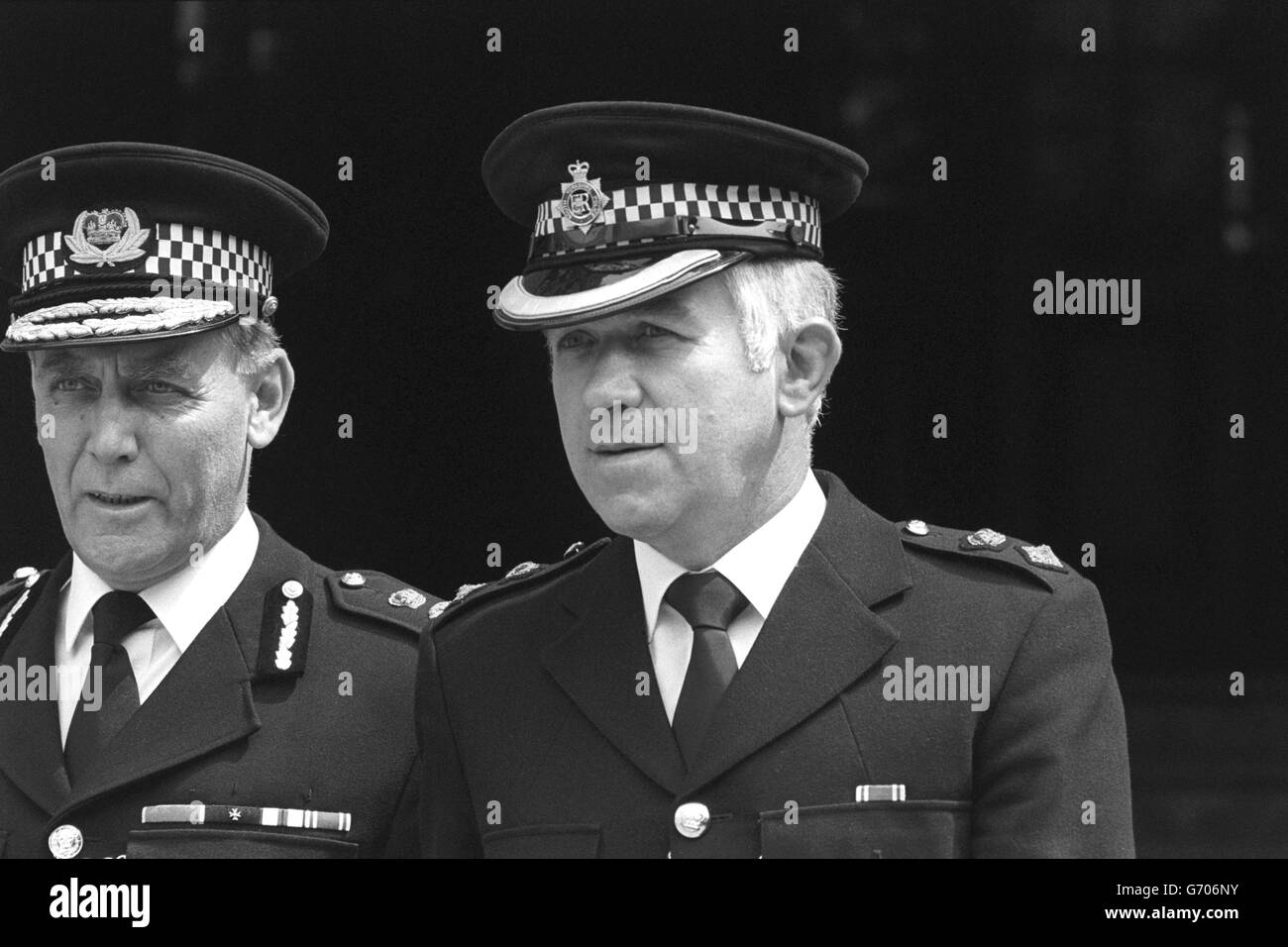 Chief Supt Brian Mole (r) und South Yorkshire Chief Constable Peter Wright bei der Hillsborough-Katastrophenuntersuchung in Sheffield. Stockfoto