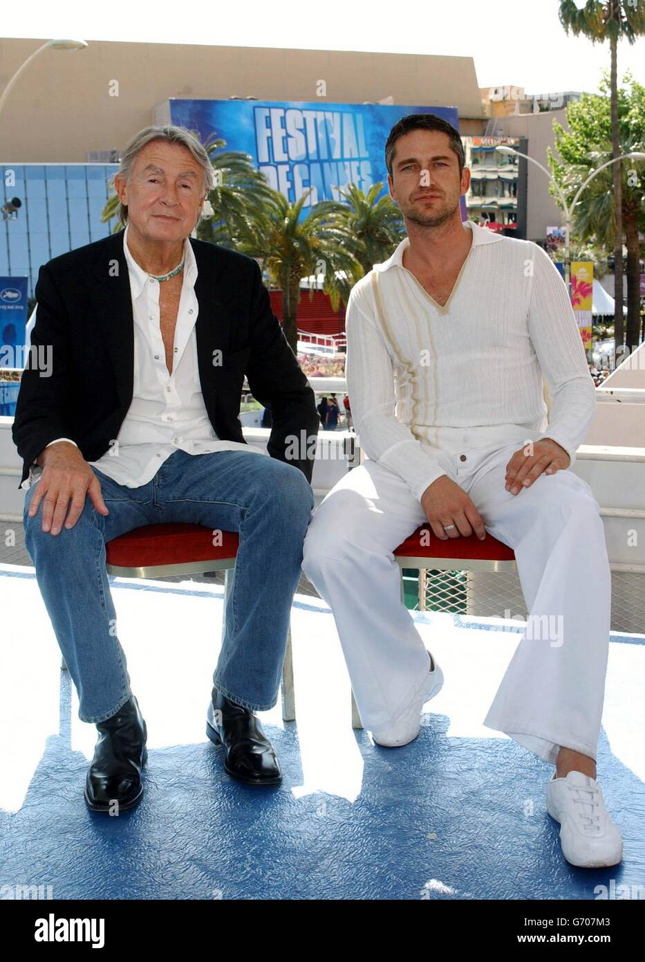 Regisseur Joel Schumacher (links) und Schauspieler Gerard Butler bei einer Fotoschau, um ihren neuen Film Phantom der Oper im Majestic Hotel im Rahmen des 57. Cannes Film Festival in Frankreich zu promoten. Stockfoto