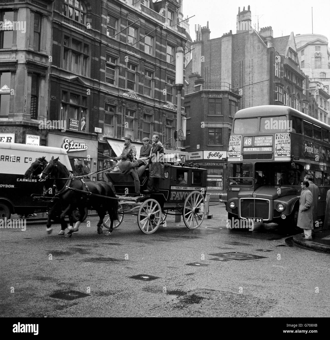 Pferde zurück zu London Bus-route Stockfoto