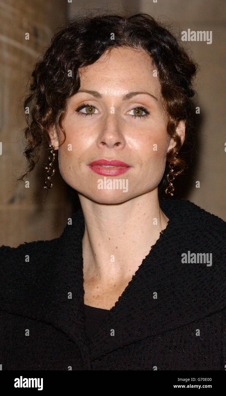 PA Library Foto der Schauspielerin Minnie Driver. Eine Reihe von Prominenten warf ihr Gewicht auf einen dringenden Aufruf an die Regierung heute, Mittwoch, den 2. Juni 2004, mit dem sie drängten, mehr Geld in die Auslandshilfe für die ärmsten Länder der Welt zu stecken. Bono und Minnie Driver haben einen offenen Brief an Premierminister Tony Blair und Bundeskanzler Gordon Brown unterzeichnet, in dem sie dazu aufgerufen werden, einen Durchbruch in der Armutsbekämpfung zu erreichen. Siehe PA Story POLITICS Aid. PA-Fotos Stockfoto