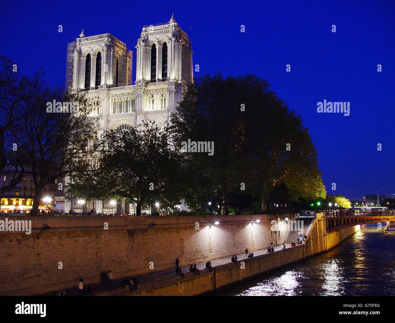 Kathedrale Notre Dame, beleuchtet in Paris, Frankreich. Stockfoto