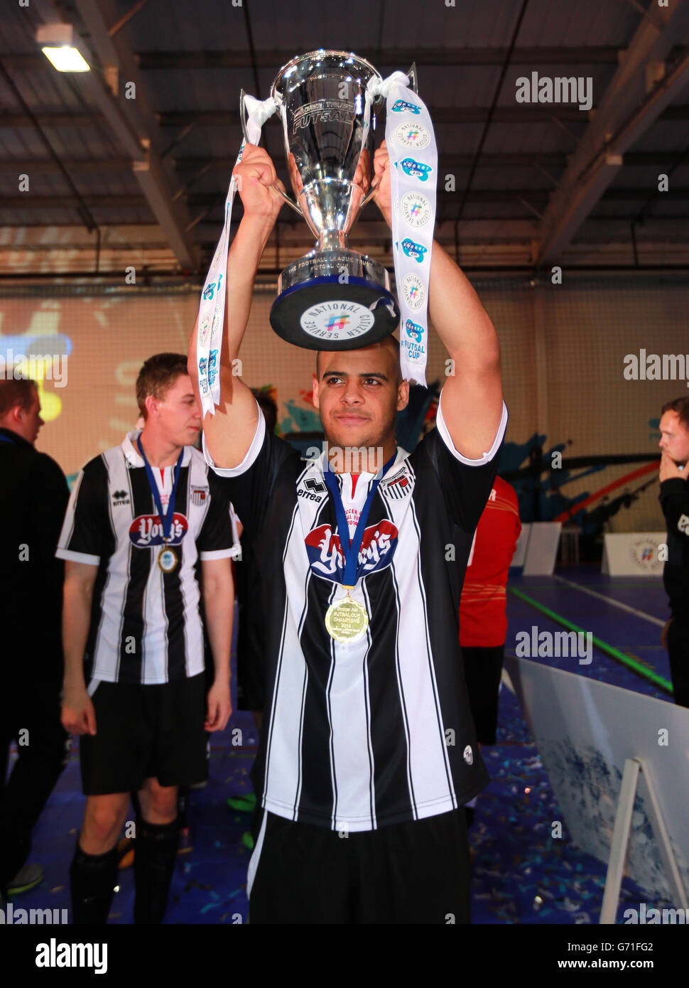Grimsby Town feiert den Gewinn des Finales „Soccer AM Futsal“ Stockfoto