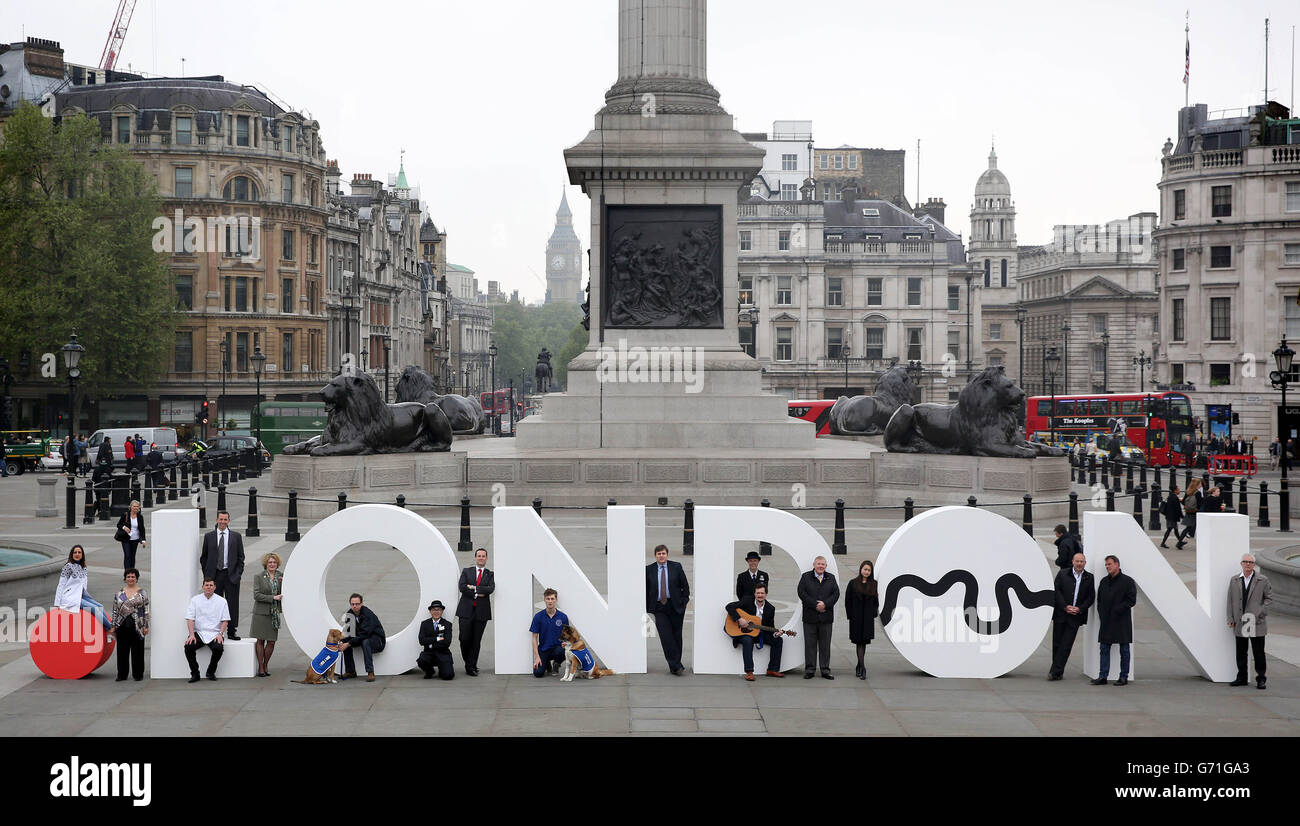 Die Pioniere von S Dot lancieren Dot London offiziell. Damit ist es der erste Tag, an dem Unternehmen, Organisationen und Einzelpersonen eine Webadresse-Domain mit der Endung .london als Alternative zu .com oder .co.uk im Trafalgar Square im Zentrum von London beantragen können. Stockfoto