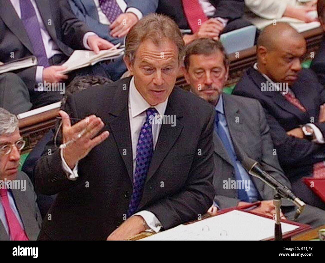 Premierminister Tony Blair antwortet auf einen Punkt, der im Unterhaus während seiner regulären Fragestunde angesprochen wurde. Stockfoto