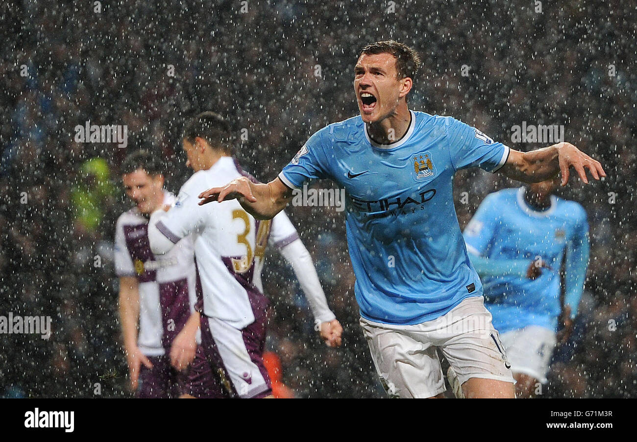 Edin Dzeko von Manchester City feiert den Torstand seiner Mannschaften beim Barclays Premier