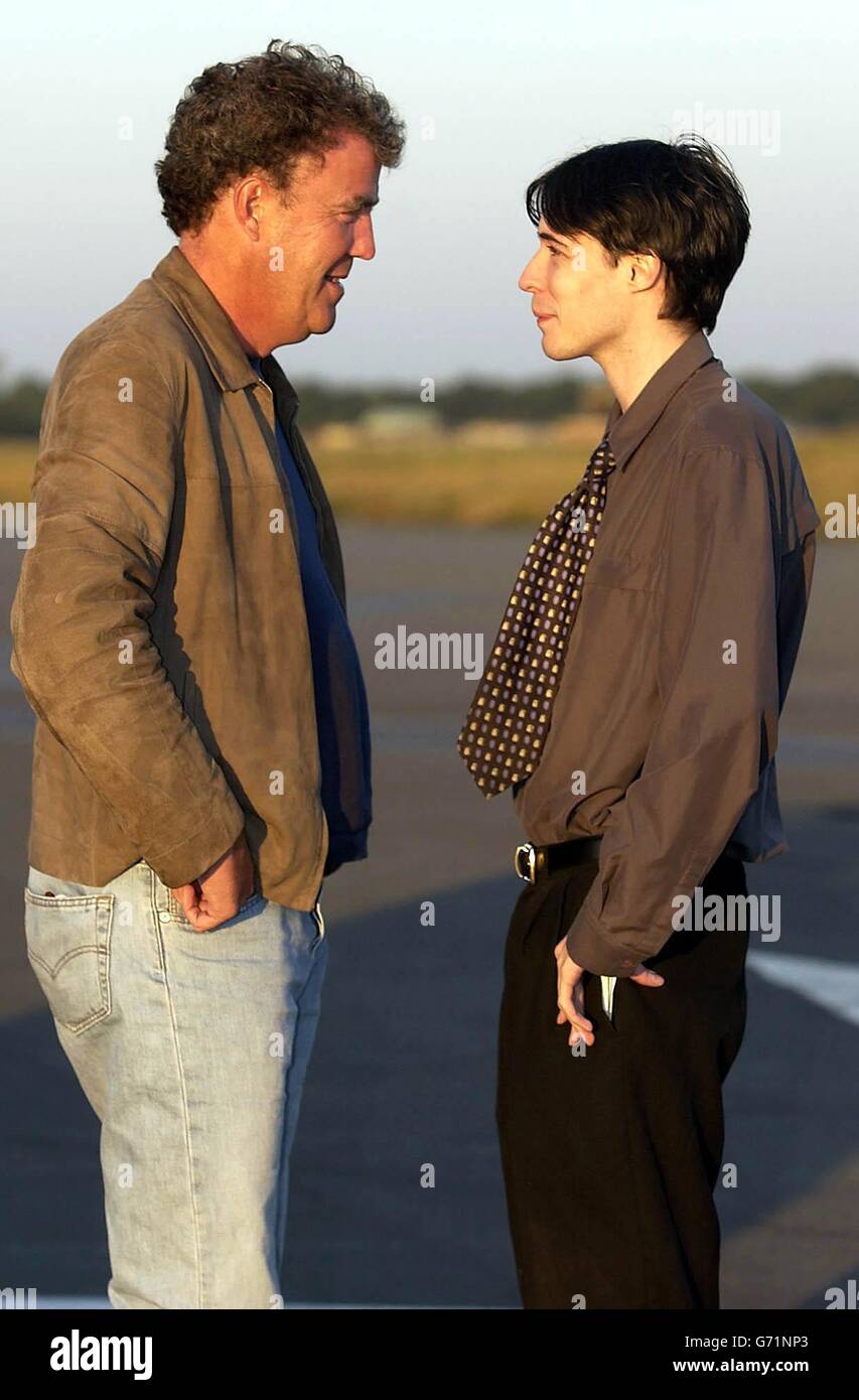 Clarkson / Moffatt. Jeremy Clarkson geht Kopf an Kopf mit dem Journalisten Alistair Moffatt im Dunford Park, Surrey. Stockfoto