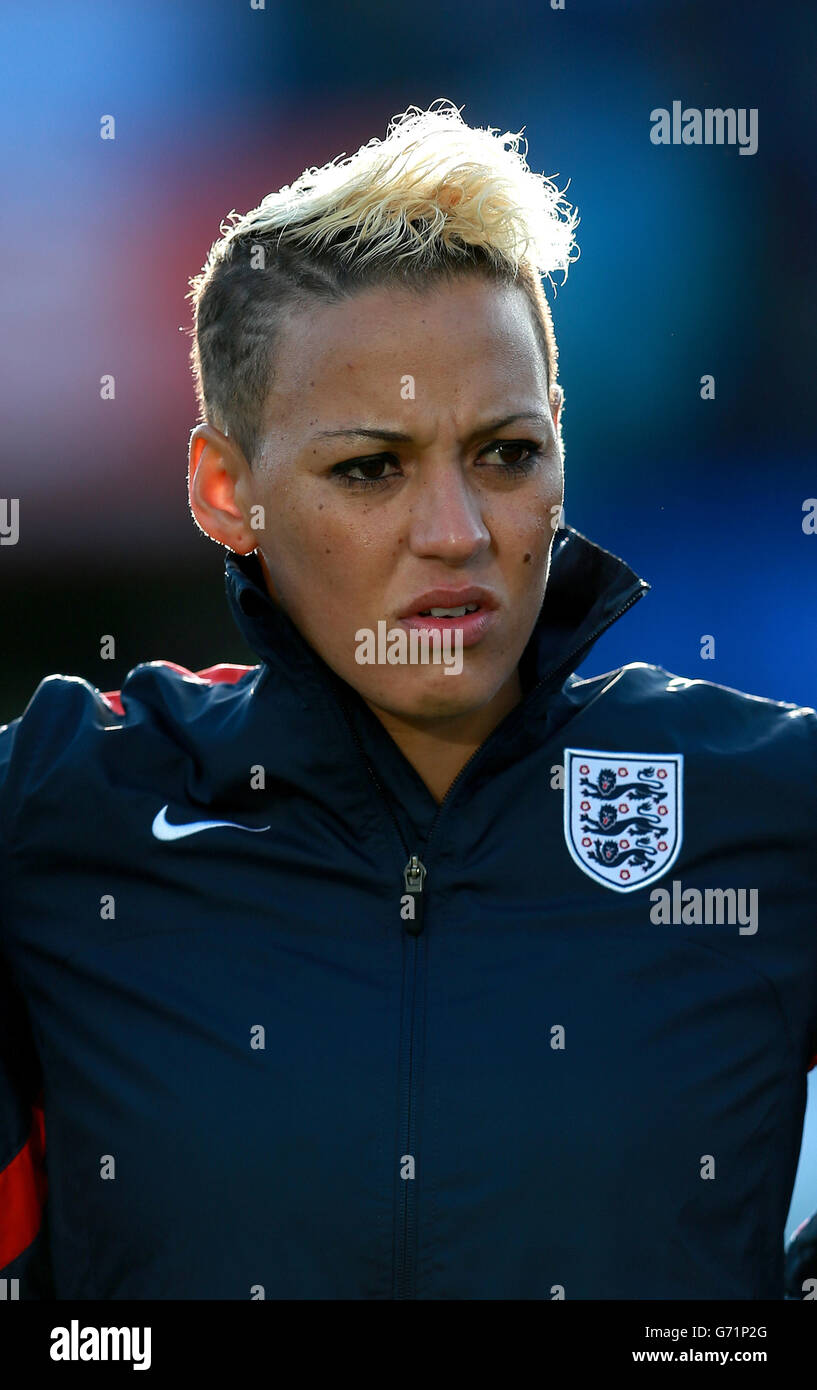 Fußball - FIFA Frauen-Weltmeisterschaft 2015 - Qualifikation - Gruppe sechs - England gegen Ukraine - Greenhous Meadow Stadium. Die Engländerin Lianne Sanderson während des FIFA 2015 Frauen-Weltcups, des Qualifying-Spiels der Gruppe sechs im Greenhous Meadow Stadium, Shrewsbury. Stockfoto