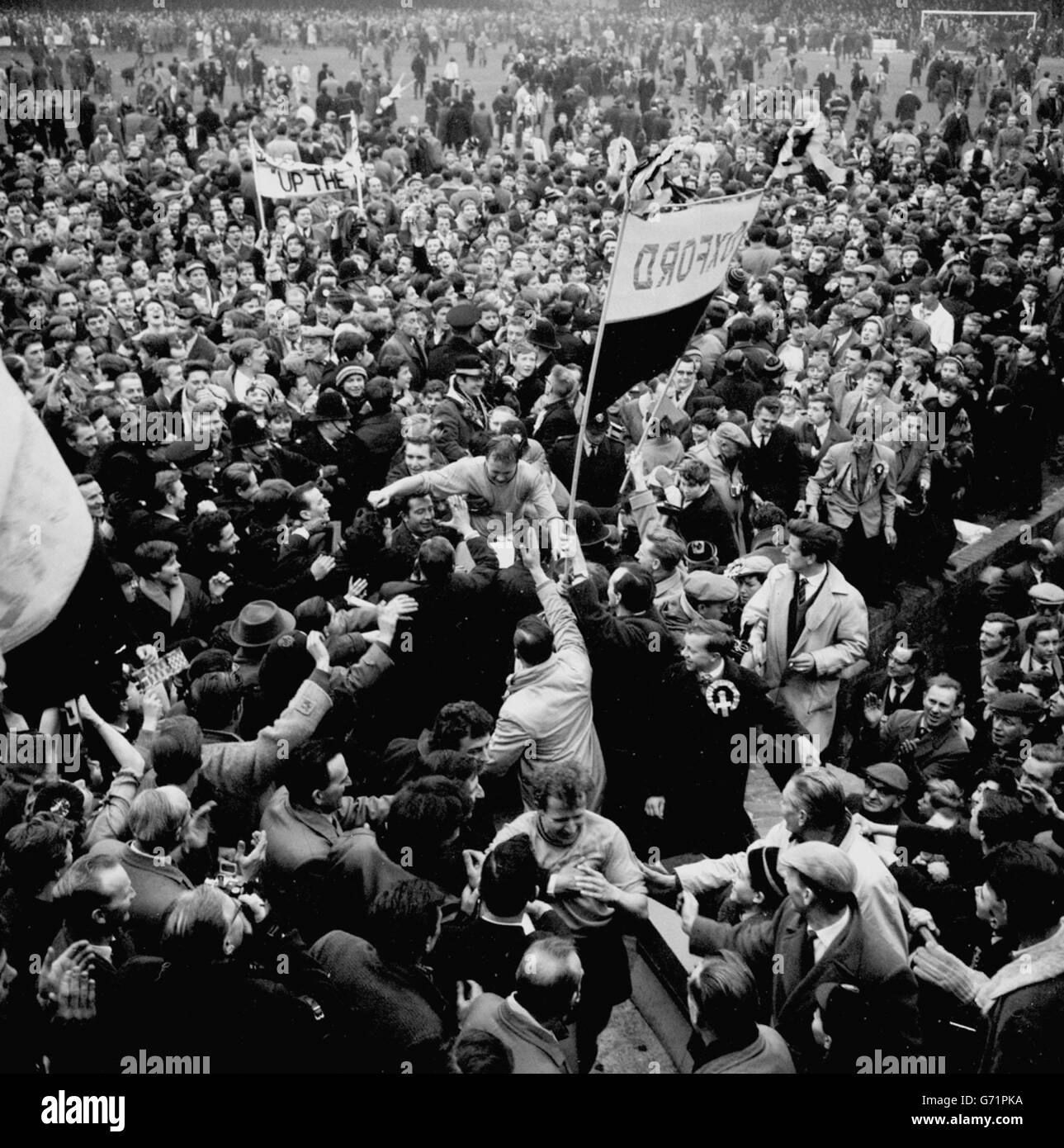 Oxfords erobern Held. Stockfoto